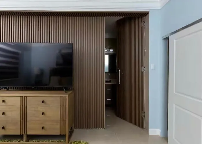 Peli Luxe Pensión Ocho Ríos